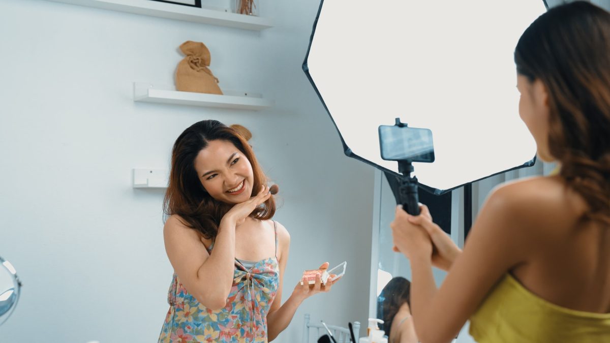Bisnis Micro-Influencer: Modal Kecil, Dampak Besar di Era Digital